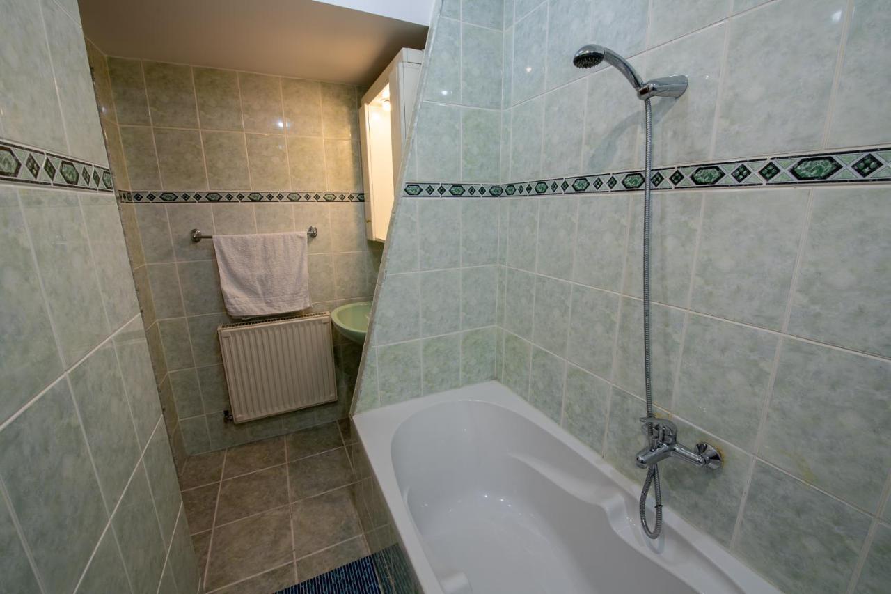 Monik Apartament Сіная Екстер'єр фото